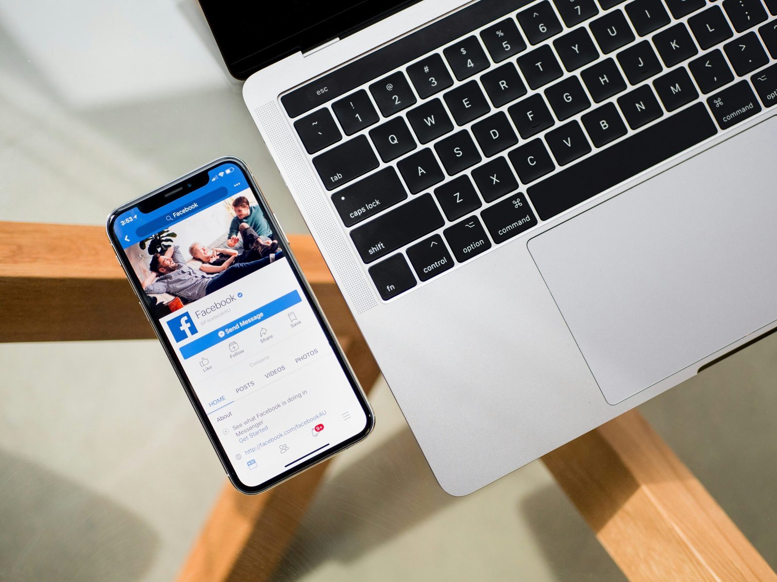 iphone x beside macbook iPhone X beside MacBook