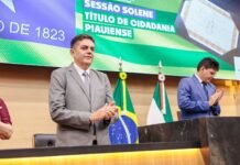 Alepi reconhece carreira de professor da UFPI com entrega de Título de Cidadania